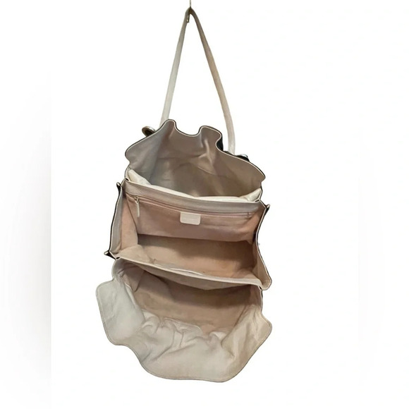 RARE LUX | Bvlgari Calfskin Tote - Picture 4 of 15